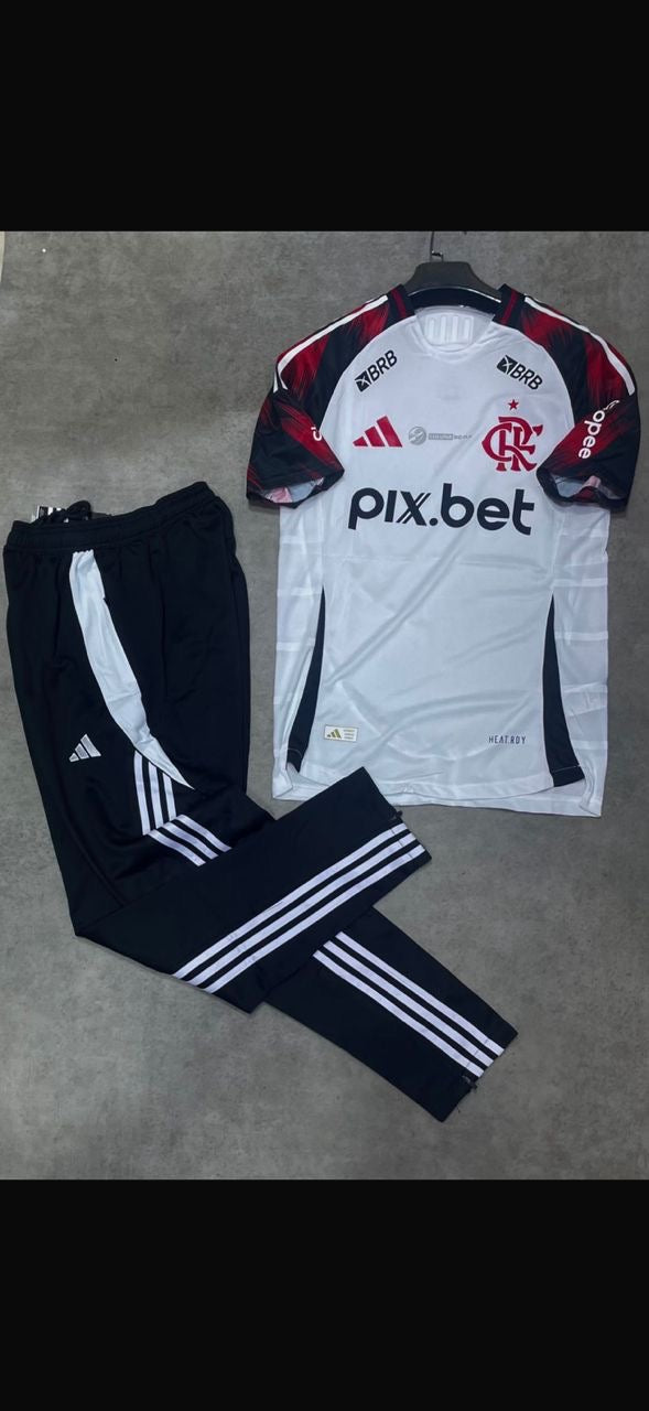 Ensemble pantalon avec maillot
